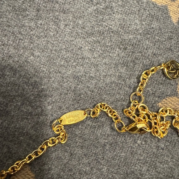 Louis Vuitton Gold Statement Metallic Necklace - Picture 4 of 8